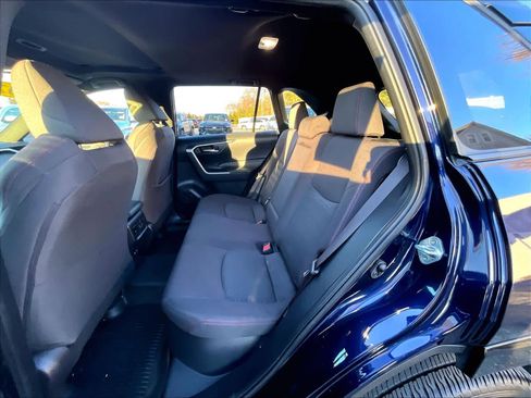 Used 2023 Toyota RAV4 SE image 15