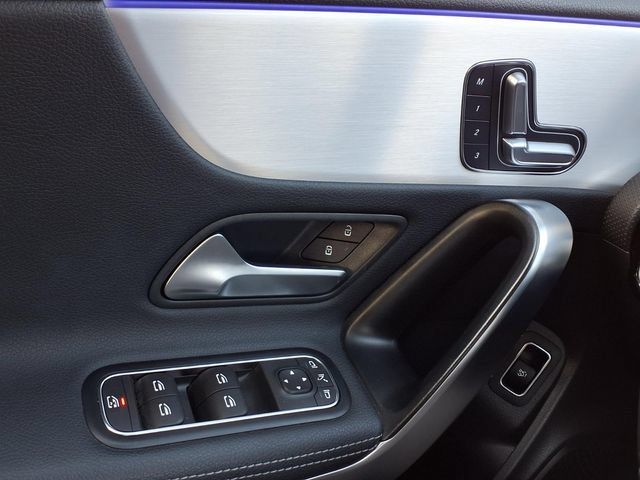 Used 2025 Mercedes-Benz CLA 250 image 18