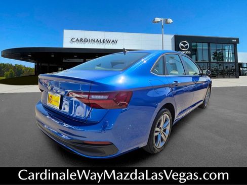 Used 2024 Volkswagen Jetta SE FWD image 6
