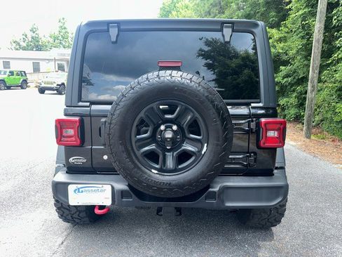 Used 2018 Jeep Wrangler Unlimited Rubicon AWD/4WD image 4
