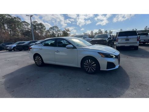 Used 2023 Nissan Altima 2.5 SV image 2