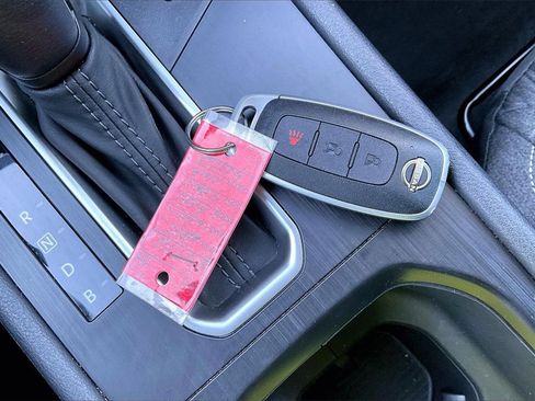 Used 2025 Nissan Kicks SV image 9