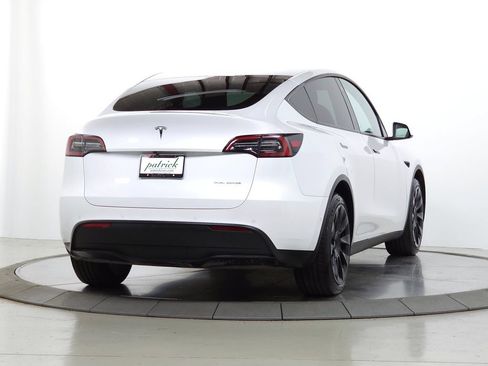 Used 2022 Tesla Model Y Long Range AWD/4WD image 11