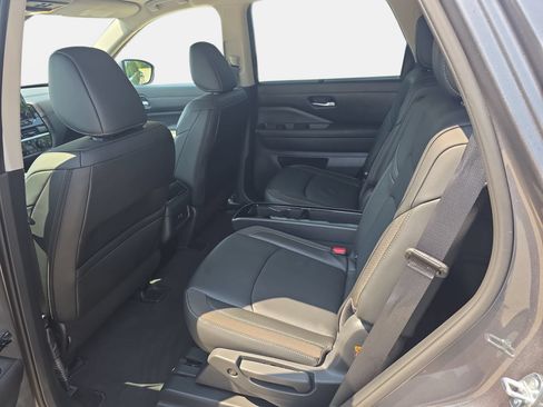 Used 2025 Nissan Pathfinder SL w/ SL Premium Package AWD/4WD image 14
