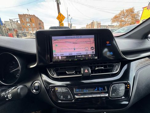 Used 2018 Toyota C-HR XLE image 29