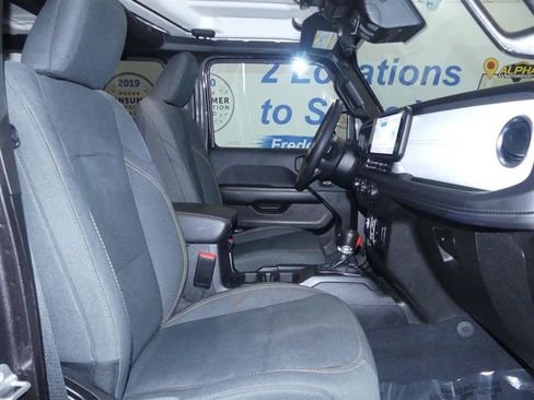 Used 2025 Jeep Wrangler Unlimited Sahara AWD/4WD image 8