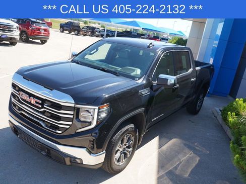 Used 2025 GMC Sierra 1500 SLT AWD/4WD image 17