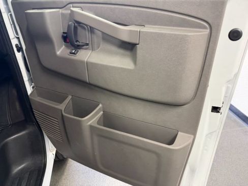 Used 2025 GMC Savana 3500 LT w/ LT Preferred Equipment Group RWD image 27