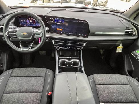 Used 2026 Chevrolet Traverse LT w/ Driver Confidence Package image 11