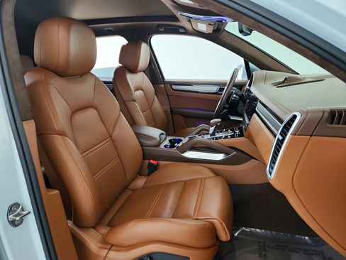 Used 2022 Porsche Cayenne Turbo S image 23