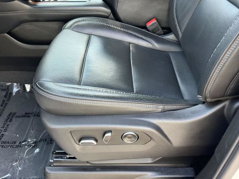 Used 2025 GMC Yukon Denali AWD/4WD image 30
