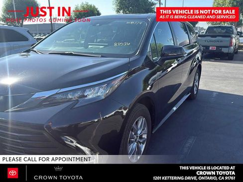 Used 2026 Toyota Sienna XLE FWD image 1