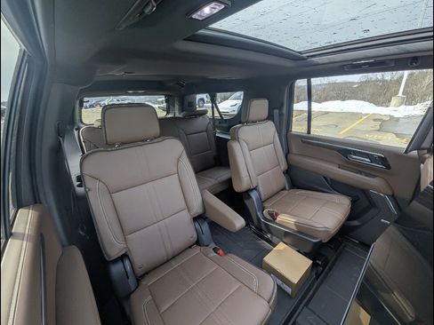 New 2026 Chevrolet Suburban High Country AWD/4WD image 14