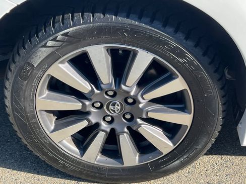 Used 2019 Toyota Sienna SE Premium AWD/4WD image 17