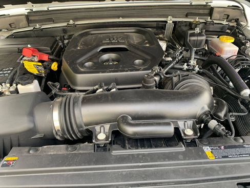 Used 2025 Jeep Wrangler Sahara image 31