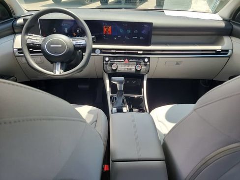 Used 2025 Hyundai Tucson SE FWD image 14