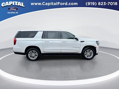 Used 2022 GMC Yukon XL SLT w/ SLT Luxury Package AWD/4WD image 9