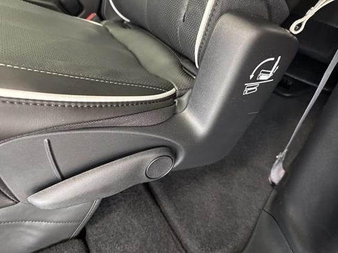 New 2027 Chrysler Pacifica Limited AWD/4WD image 20