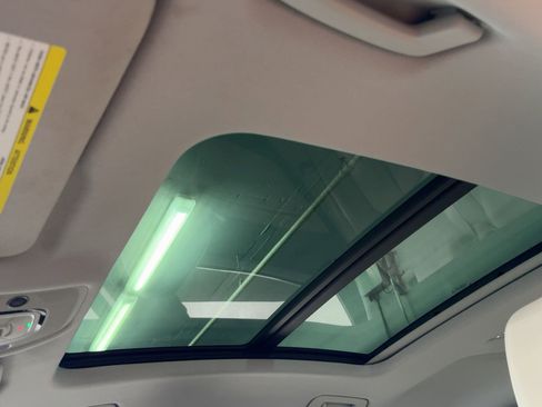 Used 2021 Audi e-tron Premium Plus w/ Premium Plus Package image 16