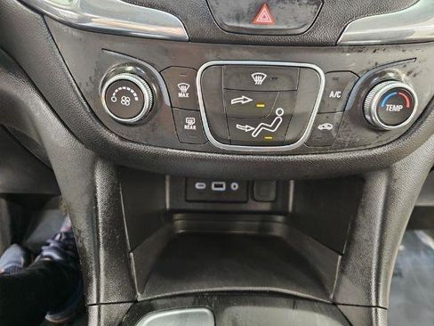 Used 2020 Chevrolet Equinox LT FWD image 17