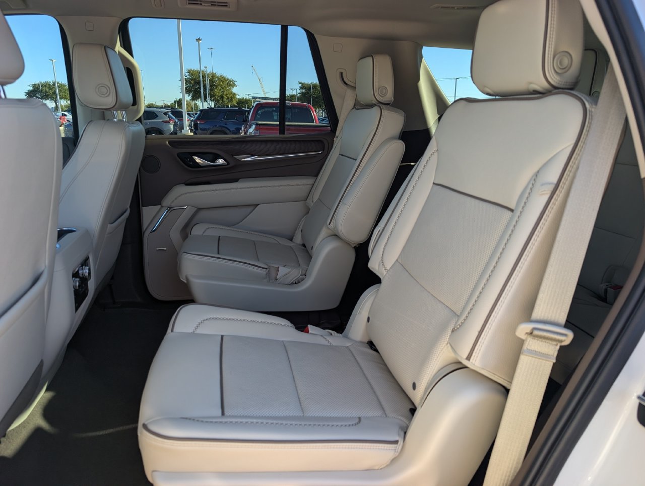 Used 2024 GMC Yukon Denali RWD image 26