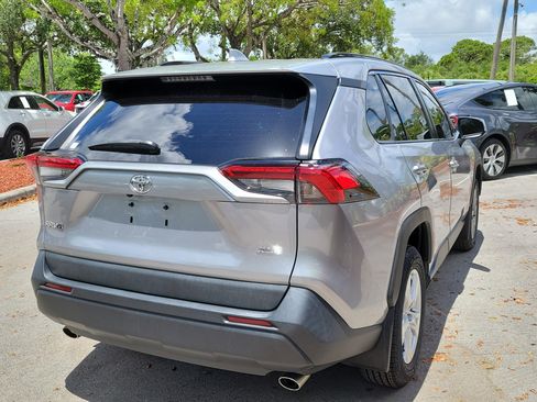 Used 2021 Toyota RAV4 XLE FWD image 4