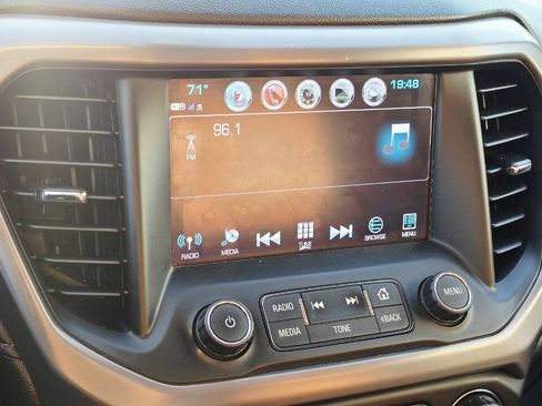 Used 2017 GMC Acadia SLT AWD/4WD image 18