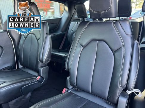 Used 2025 Chrysler Pacifica Select FWD image 15