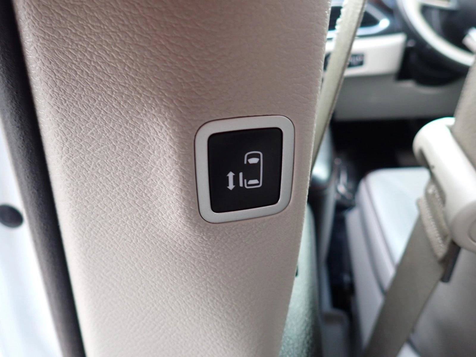 Used 2020 Chrysler Pacifica Limited FWD image 11