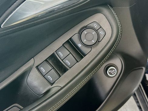 Used 2022 Buick Encore GX Essence image 18