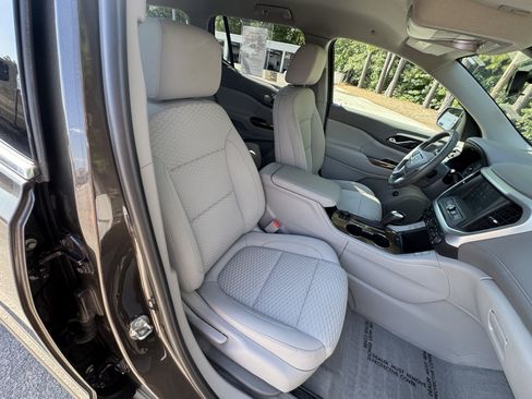 Used 2019 GMC Acadia SLE w/ LPO, Black Accent Package FWD image 20