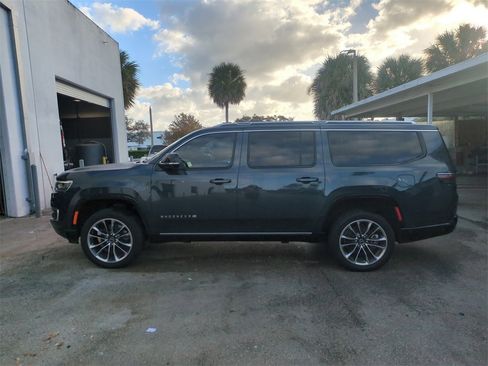 Used 2023 Jeep Wagoneer L Series III w/ Premium Group I image 9