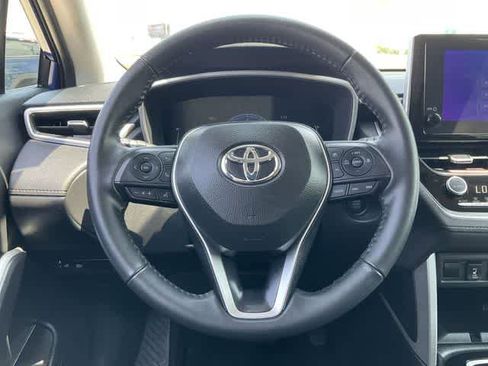 Used 2025 Toyota Corolla Cross XLE AWD/4WD image 19
