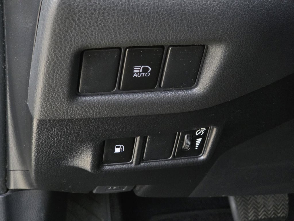 Used 2021 Toyota C-HR LE FWD image 19
