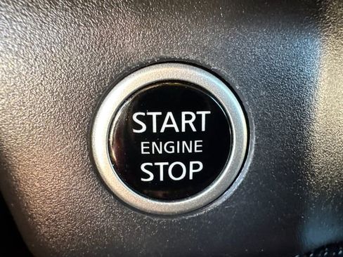 Used 2023 Nissan Rogue S image 31