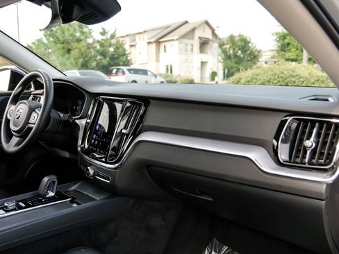 Used 2024 Volvo S60 B5 Core FWD image 10