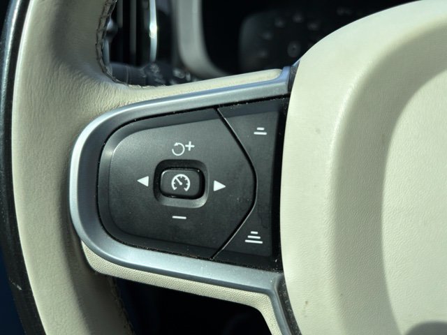 Used 2021 Volvo XC60 T5 Momentum w/ Premium Package AWD/4WD image 13