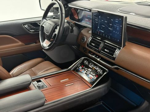 Used 2023 Lincoln Navigator Reserve AWD/4WD image 14