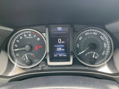 Used 2021 Toyota Tacoma TRD Off-Road w/ TRD Premium Off Road Package AWD/4WD image 4