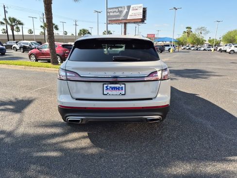 Used 2023 Lincoln Nautilus FWD w/ Premium Package image 4
