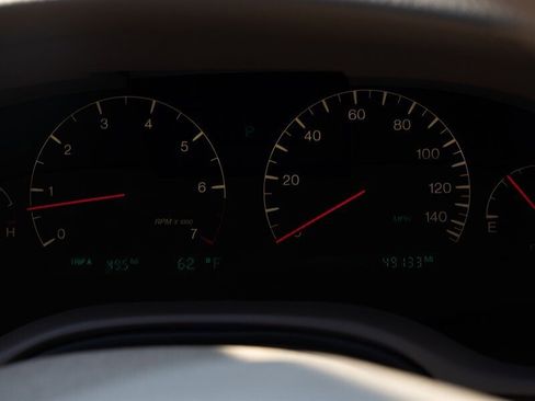 Used 1999 Cadillac Seville SLS w/ Personalization Pkg image 45