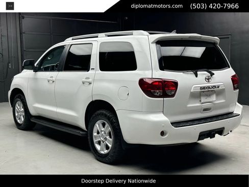Used 2018 Toyota Sequoia TRD Sport image 5