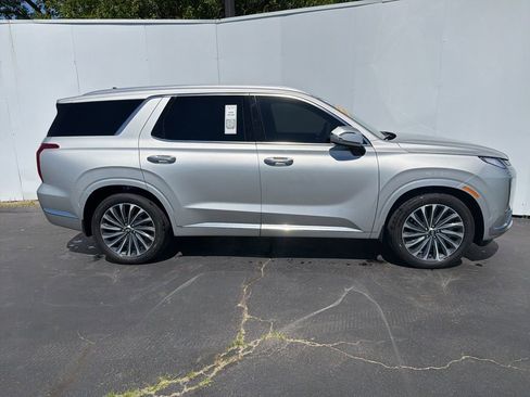 Used 2024 Hyundai Palisade Calligraphy AWD/4WD image 2