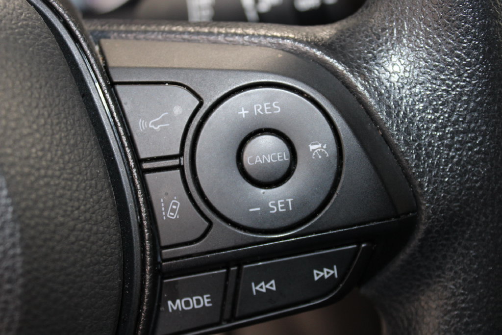 Used 2025 Toyota RAV4 XLE AWD/4WD image 34
