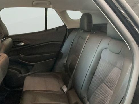 Used 2025 Chevrolet Trax LT w/ LT Convenience Package FWD image 13