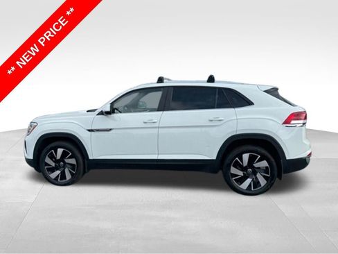 Used 2024 Volkswagen Atlas Cross Sport SE image 2