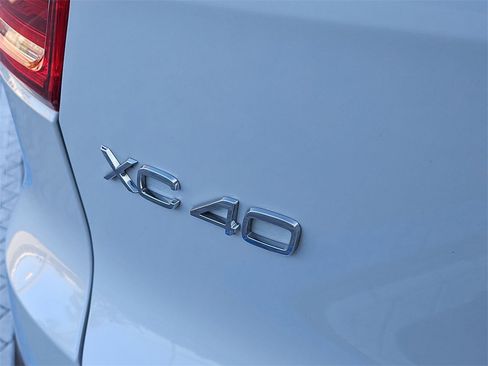 Used 2025 Volvo XC40 B5 Ultra w/ Protection Package Premier image 10