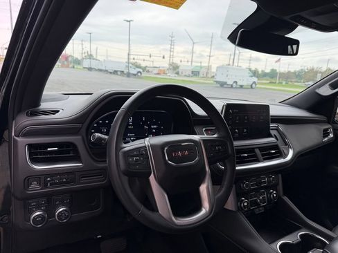 Used 2023 GMC Yukon SLT AWD/4WD image 11