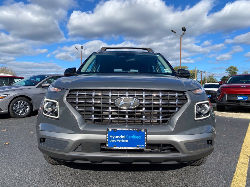 Certified 2024 Hyundai Venue Limited FWD image 3