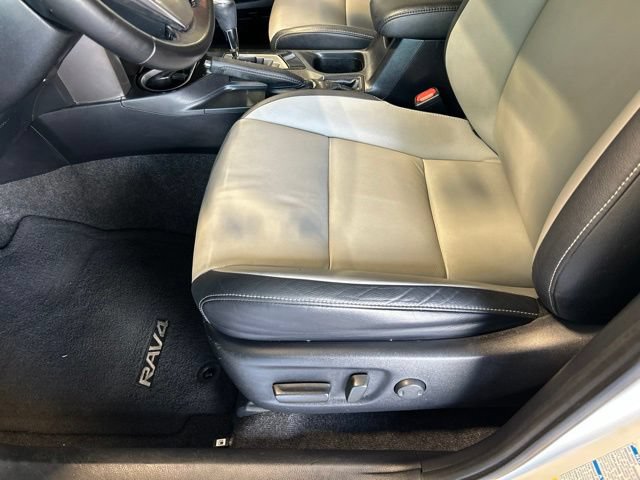 Used 2016 Toyota RAV4 Limited AWD/4WD image 16